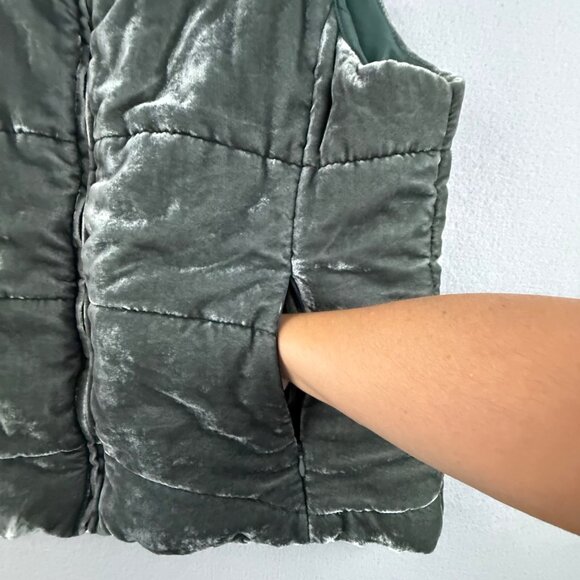 Loft Puffer Vest Women's Medium Quilted Design Pockets Full Zip Green Velvet - Picture 3 of 10